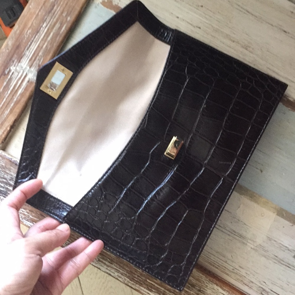 Talbots leather hand clutch - Picture 4 of 6